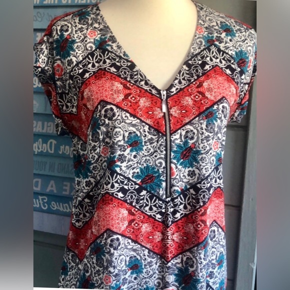 Express short sleeve colorful print top. Adj. front zipper excellent condition. - Picture 14 of 16